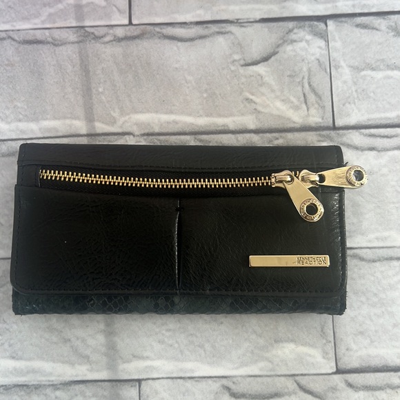 Kenneth Cole Reaction trifold wallet vegan leather - Picture 2 of 6